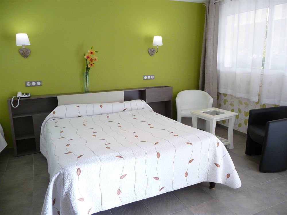 Logis Hotel L'Ayguelade Bielle Exterior foto