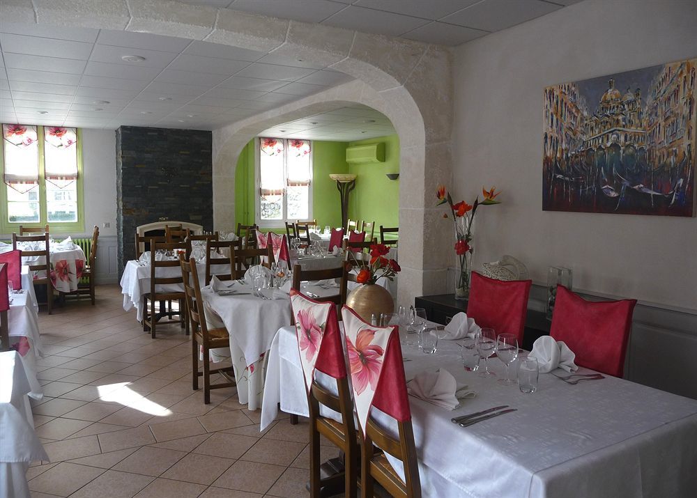 Logis Hotel L'Ayguelade Bielle Exterior foto