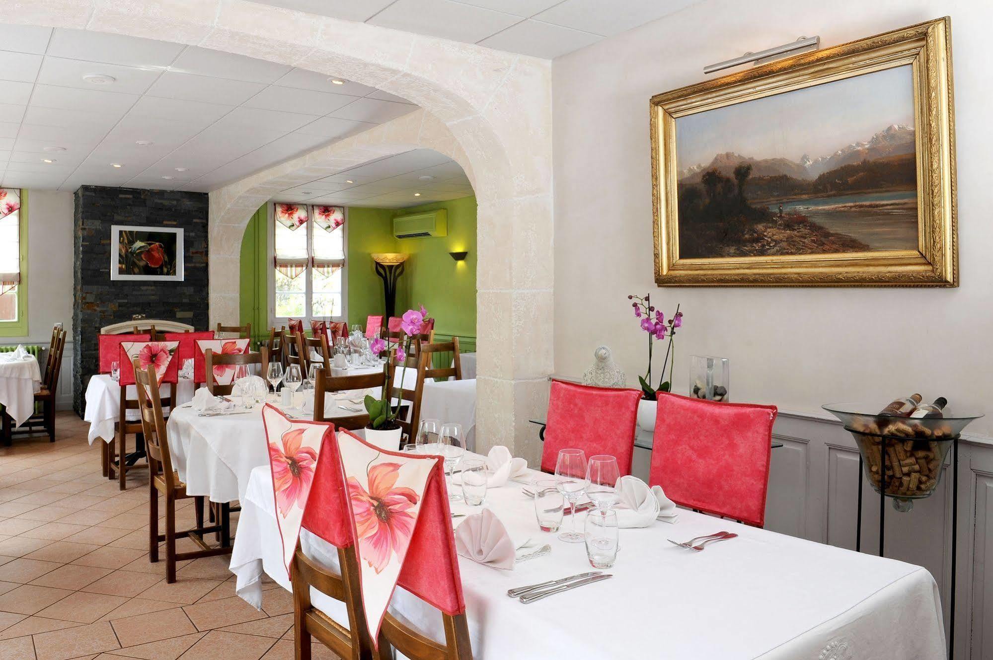 Logis Hotel L'Ayguelade Bielle Exterior foto