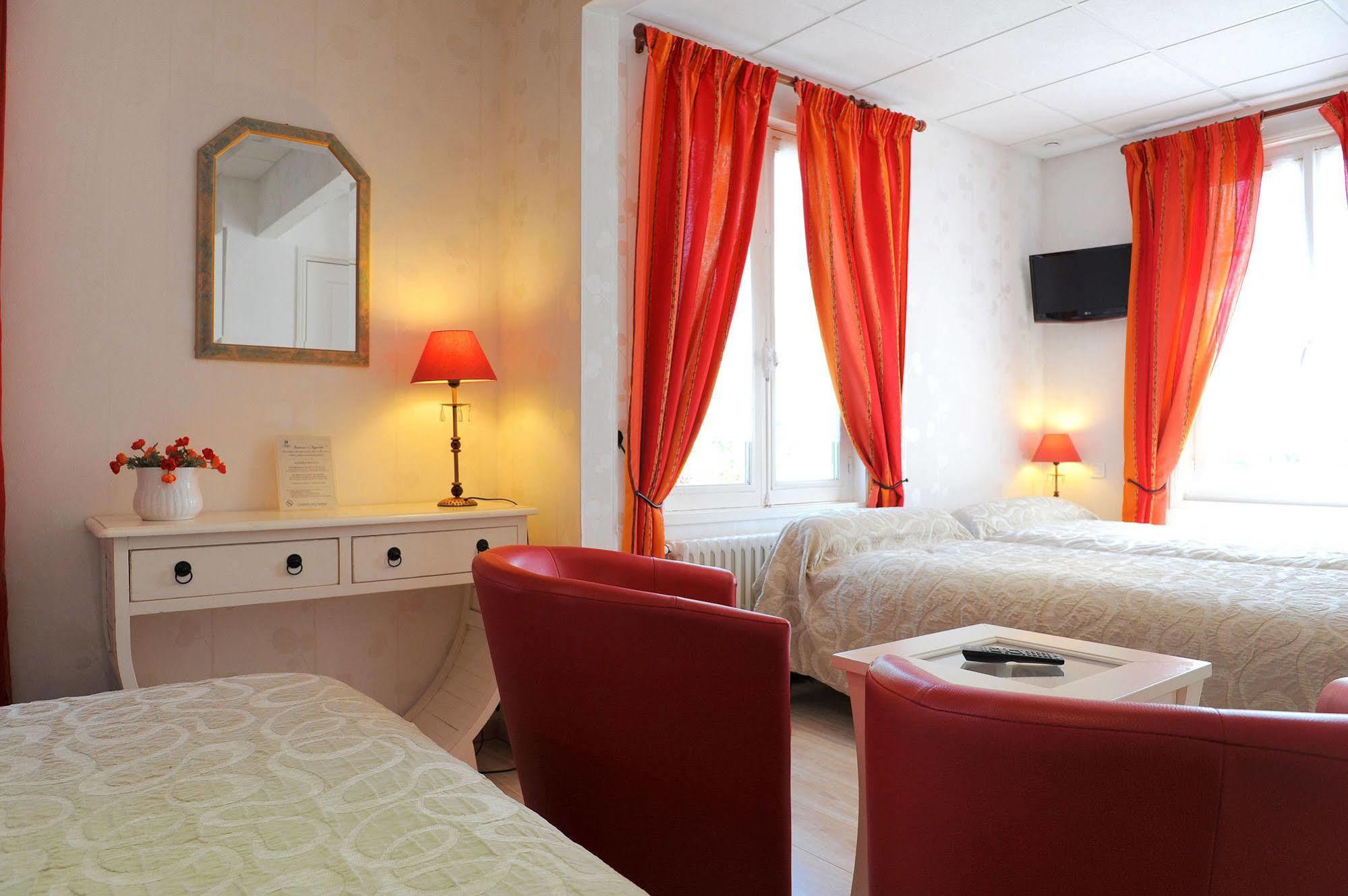 Logis Hotel L'Ayguelade Bielle Exterior foto