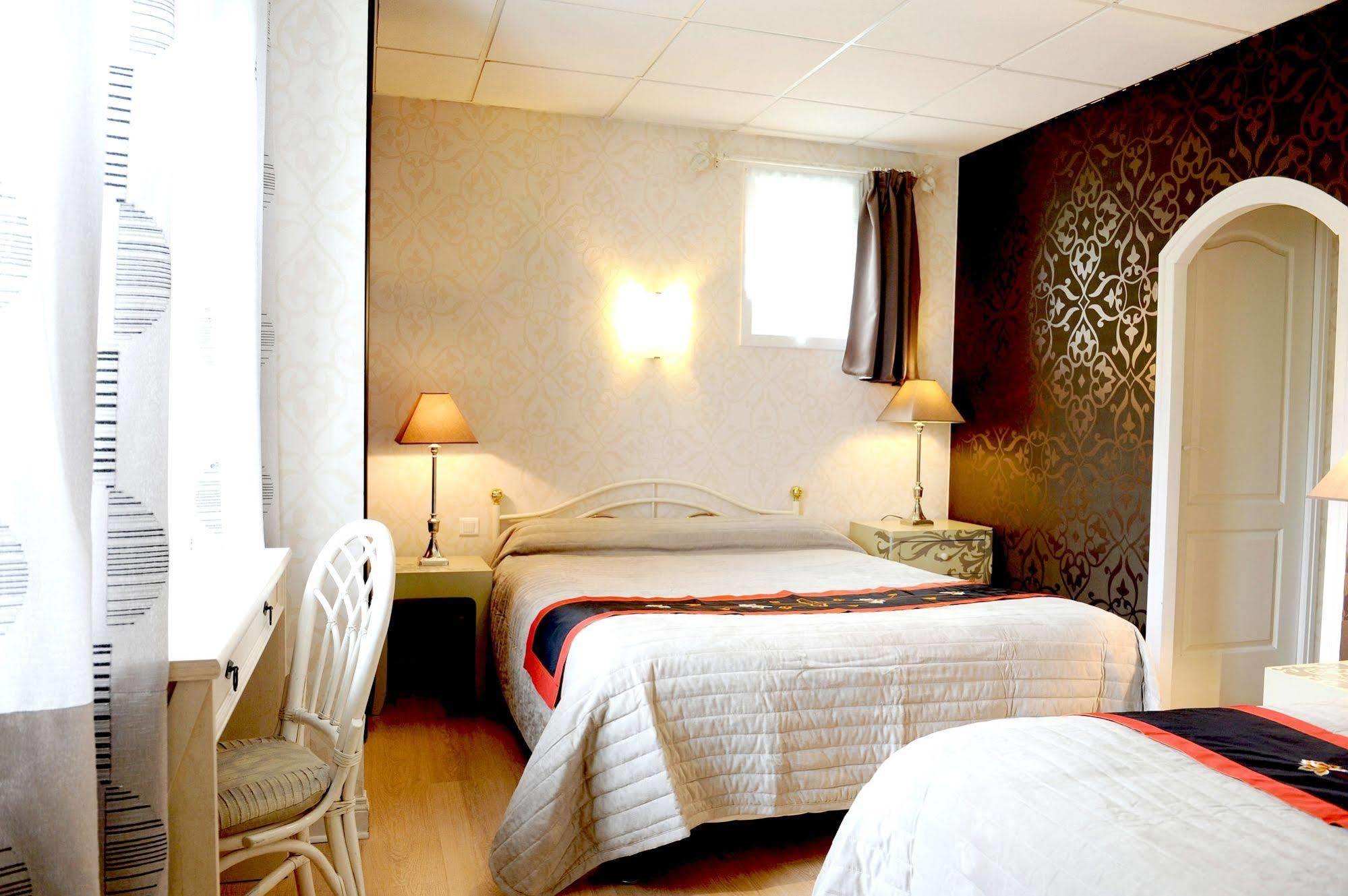 Logis Hotel L'Ayguelade Bielle Exterior foto
