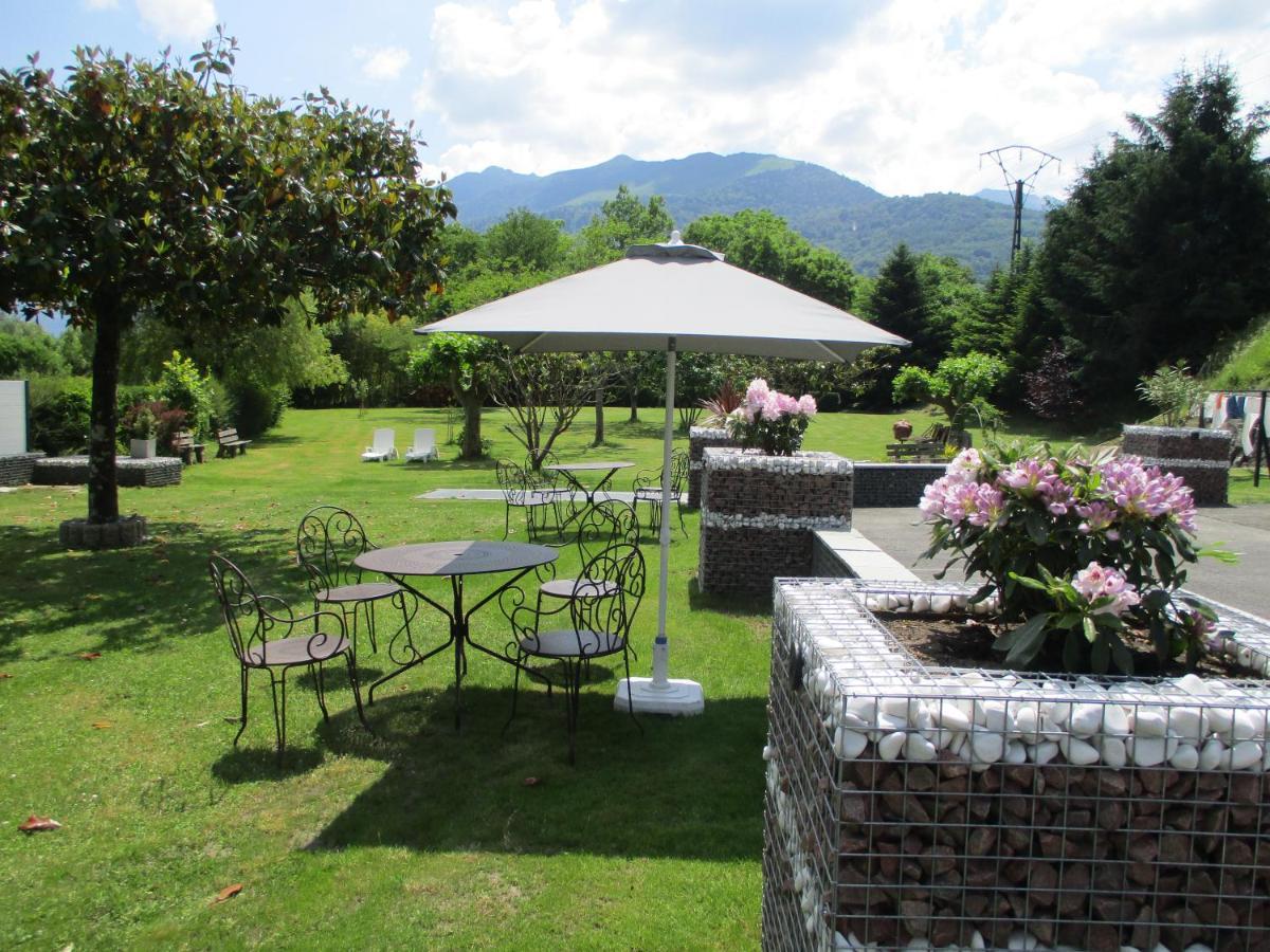Logis Hotel L'Ayguelade Bielle Exterior foto
